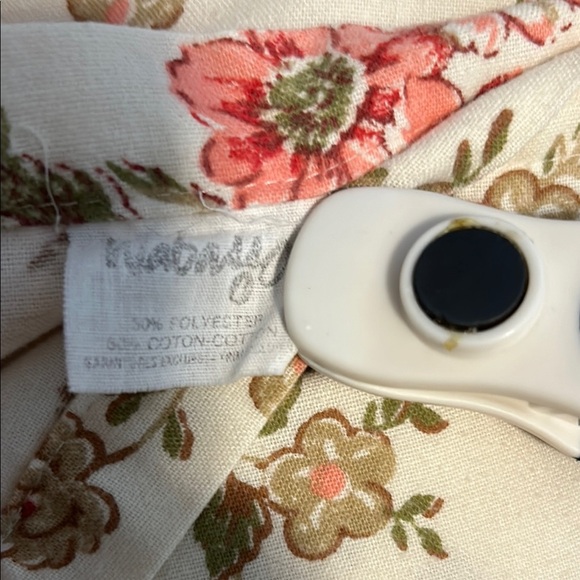 Floral Patterned Fabric flat sheet - Picture 2 of 3